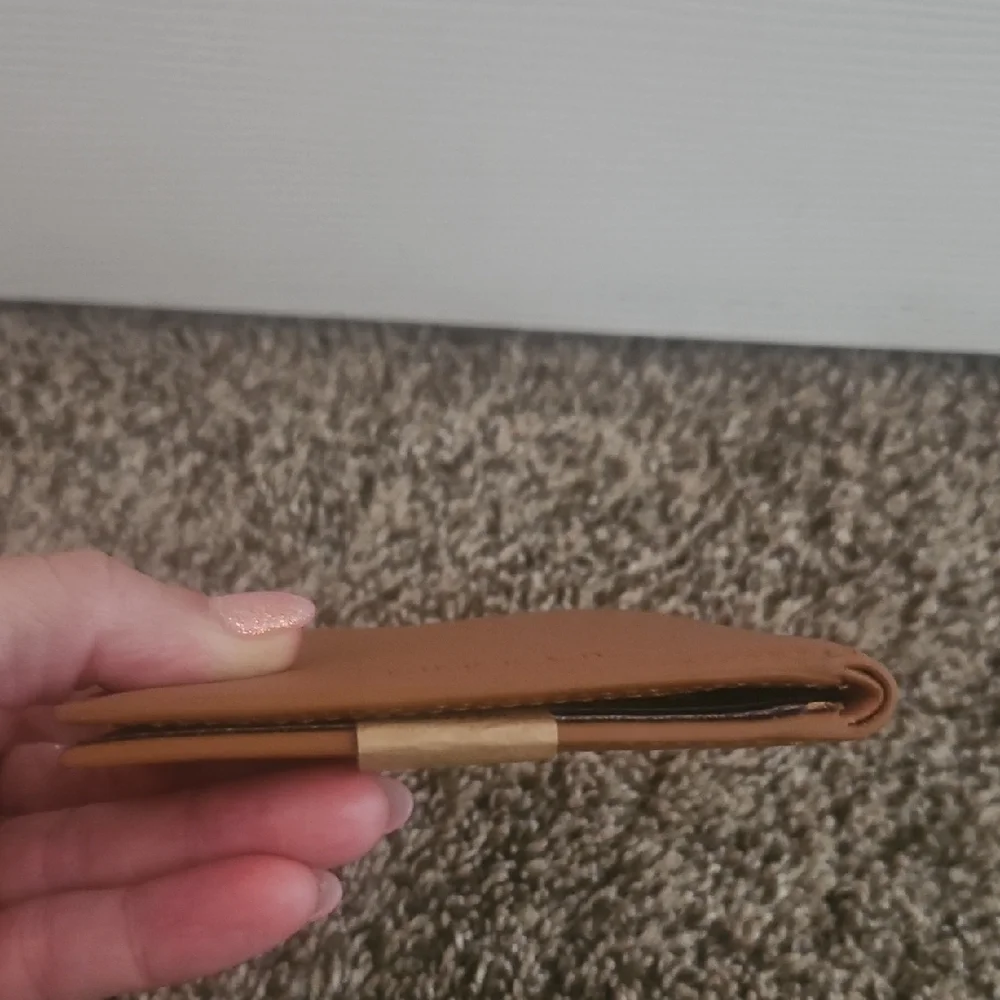 Thread Men's Brown Leather Bifold Wallet - Picture 6 of 10